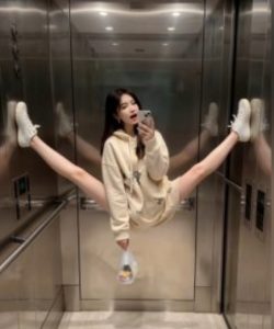 AI生成电梯一字马美女制作教程，条条流量上万，别再在外面被割韭菜了，全流程实操-6688资源库